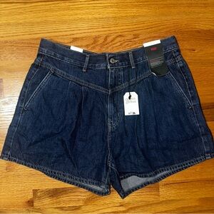 Levi’s Mom Featherweight Shorts 31